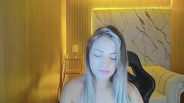 Snapshot of sofia_nova_tf chatting on February 7, 1:37 pm sofia nova tf online show from February 7, 1:37 pm