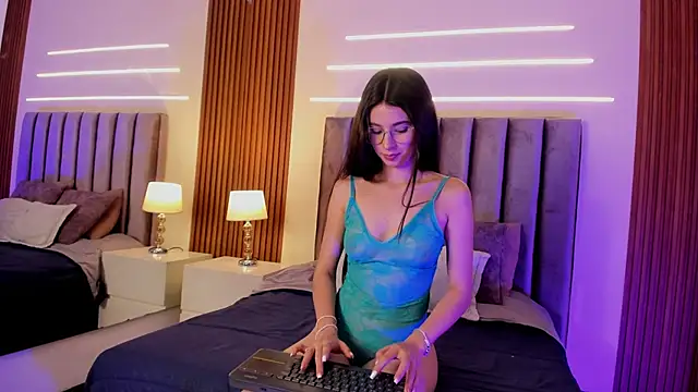 LilyHartt online show from April 15, 3:08 pm