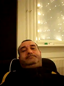 Snapshot of markostoitchev12 chatting on November 27, 6:26 am markostoitchev12 online show from November 27, 6:26 am