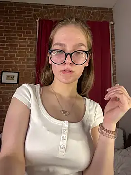 MyKittySayMeow online show from April 3, 10:08 pm