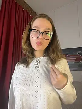 MyKittySayMeow online show from April 12, 9:20 pm