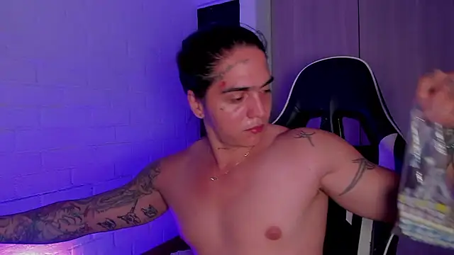 Snapshot of Cry_Duran chatting on February 1, 2:15 pm Cry Duran online show from February 1, 2:15 pm