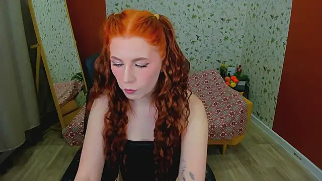 Snapshot of MiraBoom chatting on February 19, 9:44 pm MiraBoom online show from February 19, 9:44 pm