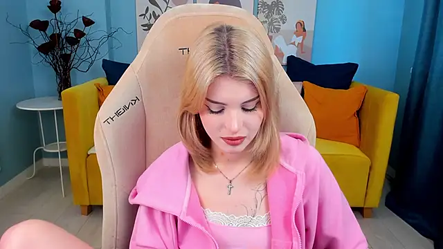 ScarletBlackwood online show from April 21, 4:52 am