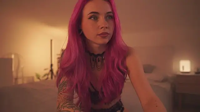 Snapshot of Sarah_Pink chatting on February 7, 5:18 pm Sarah Pink online show from February 7, 5:18 pm