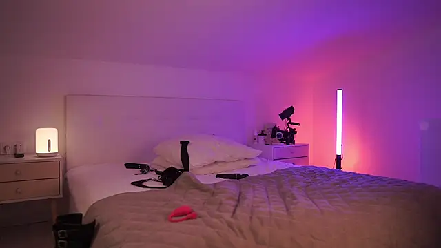 Snapshot of Sarah_Pink chatting on March 1, 8:31 pm Sarah Pink online show from March 1, 8:31 pm