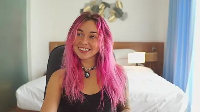 Snapshot of Sarah_Pink chatting on December 19, 1:34 am Sarah Pink online show from December 19, 1:34 am