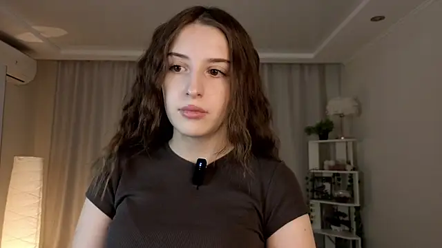 LeanneDinkle online show from April 18, 4:27 am