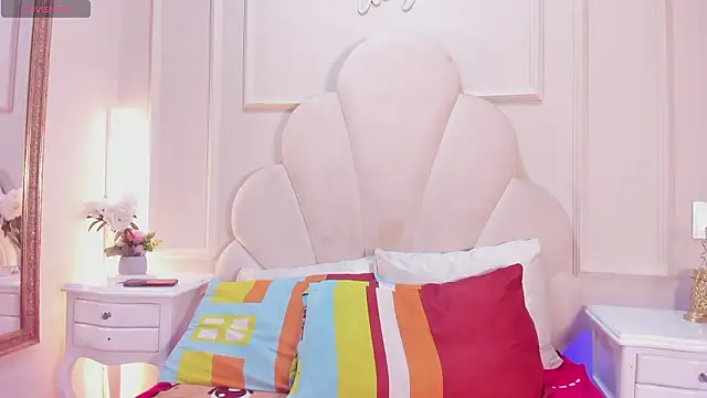 Snapshot of Haileysans chatting on February 10, 11:36 am Haileysans online show from February 10, 11:36 am