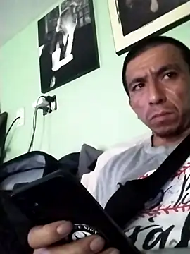 Snapshot of bigbooietx chatting on February 17, 7:42 pm bigbooietx online show from February 17, 7:42 pm