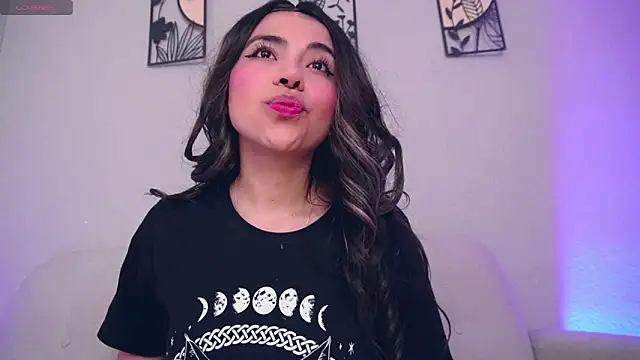 Snapshot of loveegirll1 chatting on February 27, 3:50 am loveegirll1 online show from February 27, 3:50 am