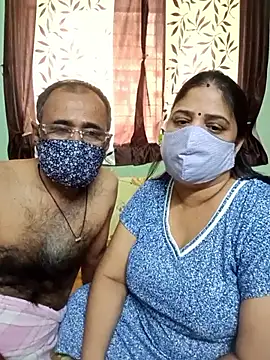 Snapshot of HoneyHush chatting on February 11, 11:37 am HoneyHush online show from February 11, 11:37 am