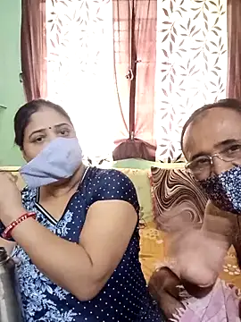 Snapshot of HoneyHush chatting on February 18, 6:09 am HoneyHush online show from February 18, 6:09 am