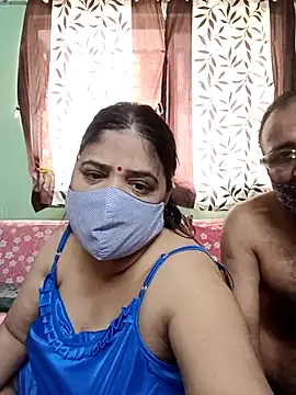 Snapshot of HoneyHush chatting on February 19, 6:31 am HoneyHush online show from February 19, 6:31 am