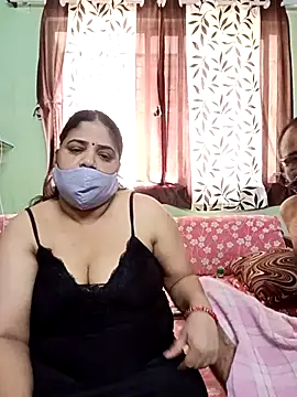 Snapshot of HoneyHush chatting on February 22, 6:02 am HoneyHush online show from February 22, 6:02 am