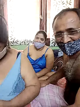 Snapshot of HoneyHush chatting on March 2, 9:27 am HoneyHush online show from March 2, 9:27 am