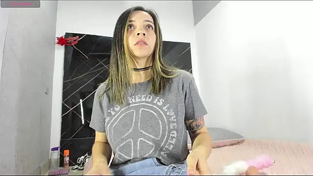 Snapshot of Ana-Spencer chatting on February 14, 11:07 am Ana-Spencer online show from February 14, 11:07 am