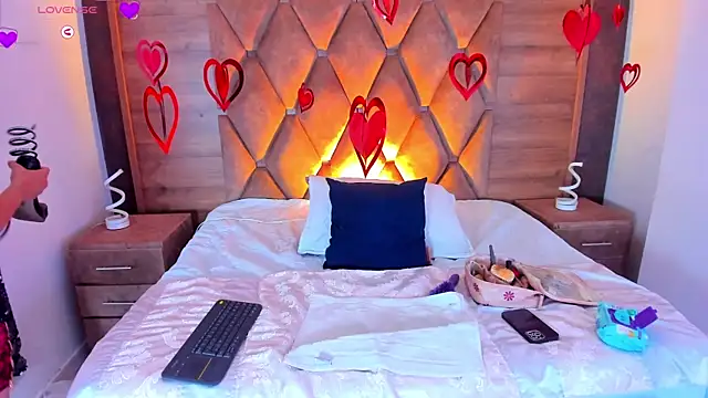 valeriekhaleesi online show from February 14, 8:38 pm