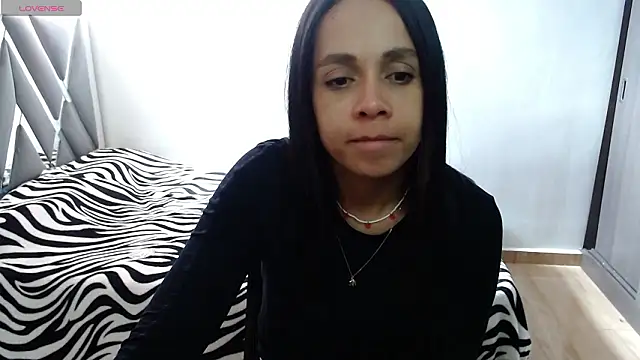 Snapshot of paula_lopez__ chatting on February 20, 2:06 pm paula lopez online show from February 20, 2:06 pm