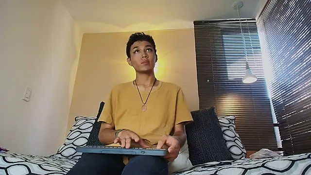 Snapshot of Damon_Salvarote_S chatting on February 23, 8:06 pm Damon Salvarote S online show from February 23, 8:06 pm