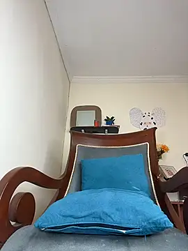 LilaRvsh online show from April 18, 1:59 pm