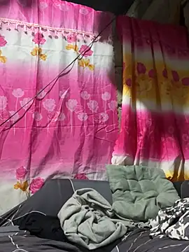 Snapshot of Queen-barbie chatting on February 17, 6:58 pm Queen-barbie online show from February 17, 6:58 pm