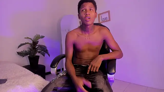 im oleiderr online show from March 2, 4:14 am