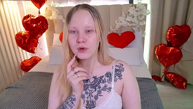 Snapshot of AnnieVibe chatting on February 10, 5:39 pm AnnieVibe online show from February 10, 5:39 pm