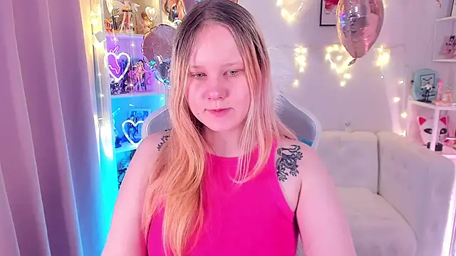 Snapshot of AnnieVibe chatting on February 11, 5:40 pm AnnieVibe online show from February 11, 5:40 pm