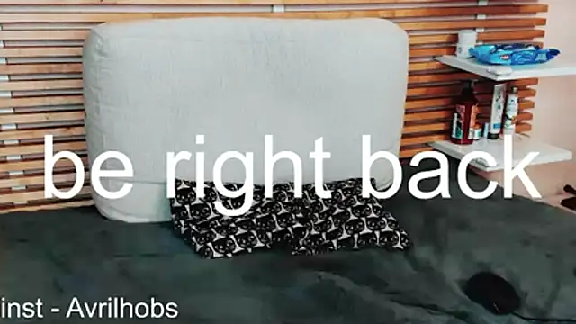 AvrilHobbs online show from April 11, 7:51 pm