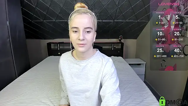 Snapshot of Naomi1Hinata chatting on March 2, 3:09 am Naomi1Hinata online show from March 2, 3:09 am