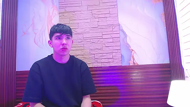 Snapshot of massimoferrera303av chatting on February 3, 6:35 pm massimoferrera303av online show from February 3, 6:35 pm