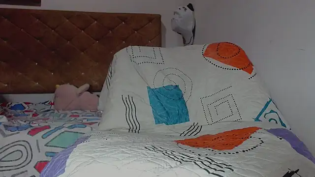 zoecyrus1 online show from April 11, 12:31 pm