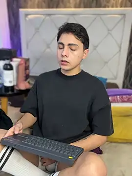 Samu Hott online show from February 18, 8:05 pm