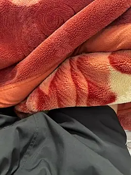 Snapshot of gold221298 chatting on February 11, 2:49 am gold221298 online show from February 11, 2:49 am