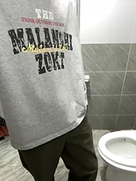 Snapshot of gold221298 chatting on February 15, 2:14 pm gold221298 online show from February 15, 2:14 pm