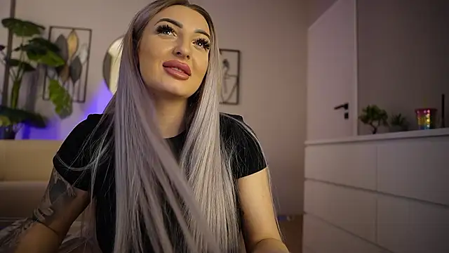 Snapshot of MissObsidian chatting on February 2, 9:02 pm MissObsidian online show from February 2, 9:02 pm