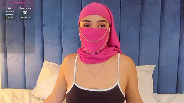 Snapshot of fatimarab__ chatting on February 12, 3:45 am fatimarab online show from February 12, 3:45 am