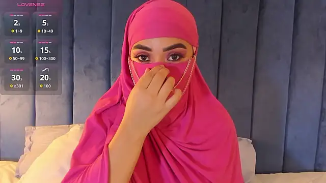 Snapshot of fatimarab__ chatting on February 19, 3:35 am fatimarab online show from February 19, 3:35 am