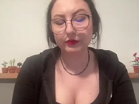 Snapshot of DorothyJoy chatting on February 9, 7:12 am DorothyJoy online show from February 9, 7:12 am