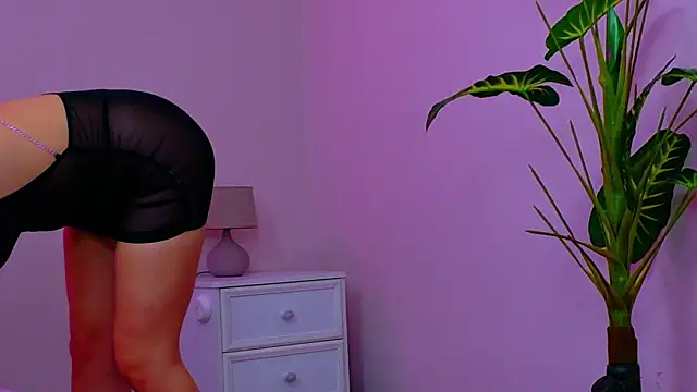 Snapshot of Ivorym00n chatting on February 26, 5:17 am Ivorym00n online show from February 26, 5:17 am