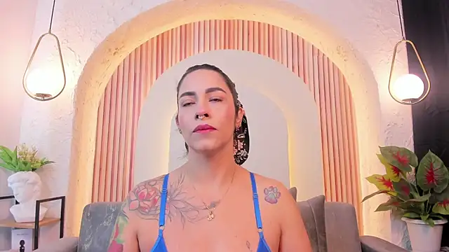 Snapshot of violet_scott_ chatting on February 26, 10:14 am violet scott online show from February 26, 10:14 am