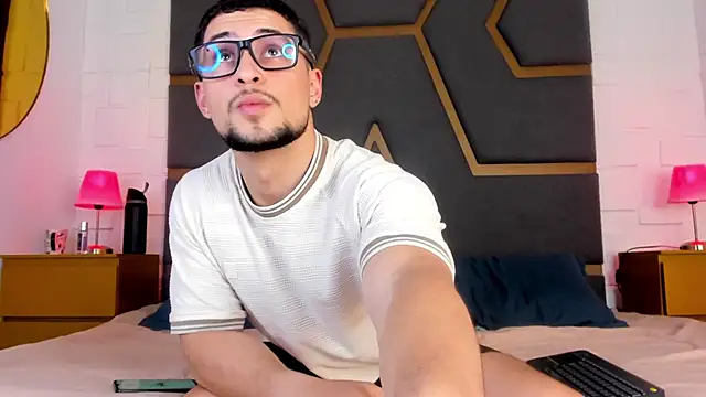 valenssio moretti online show from April 11, 3:22 am