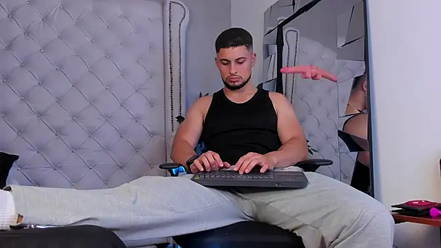 valenssio moretti online show from April 17, 8:56 pm