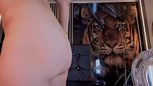 Snapshot of Karolyn_rousse chatting on February 20, 12:38 pm Karolyn rousse online show from February 20, 12:38 pm