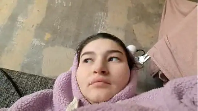 JessieLegend online show from February 6, 7:45 am