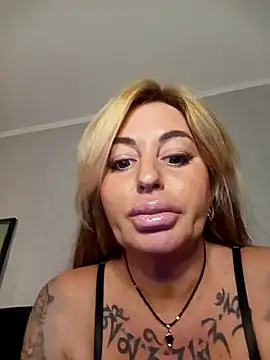 MiaMooly online show from October 26, 4:24 pm