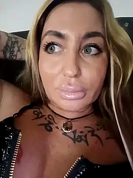 MiaMooly online show from November 8, 5:34 pm