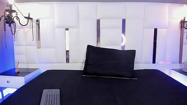 Snapshot of Magic_zahara chatting on February 12, 4:07 am Magic zahara online show from February 12, 4:07 am