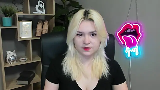 SweetLilyxo online show from March 15, 7:25 am